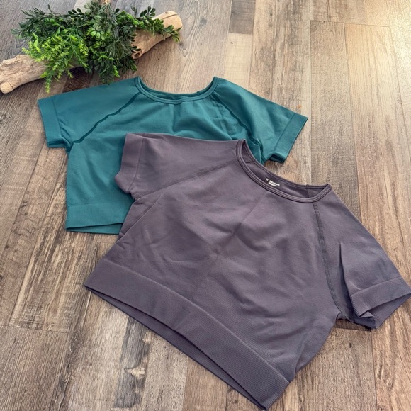 SET OF 2 Women's Short Sleeve Cropped Workout Tops - Teal and Gray Size Medium - Picture 1 of 5